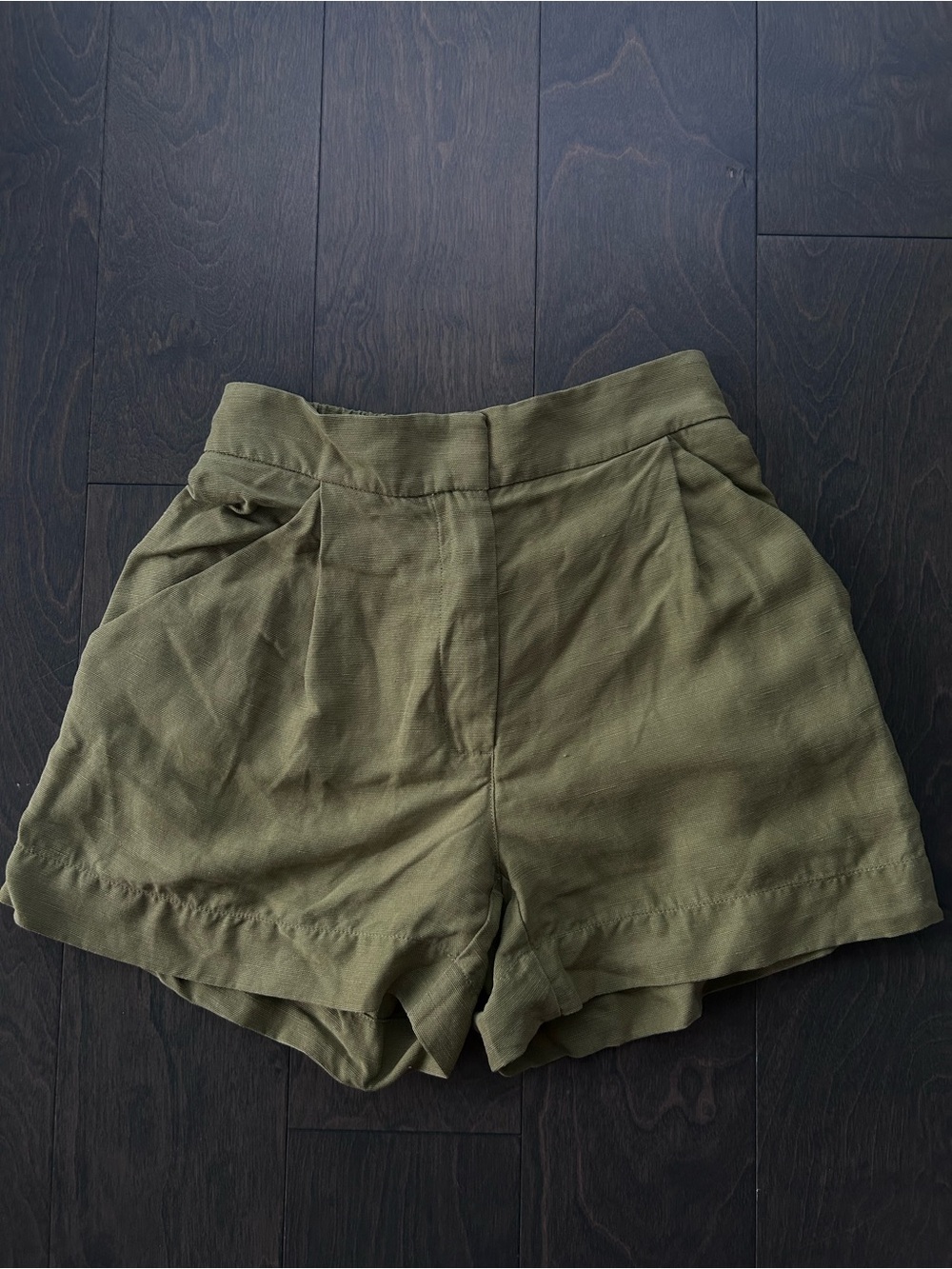 Wilfred Olive Green Linen Shorts